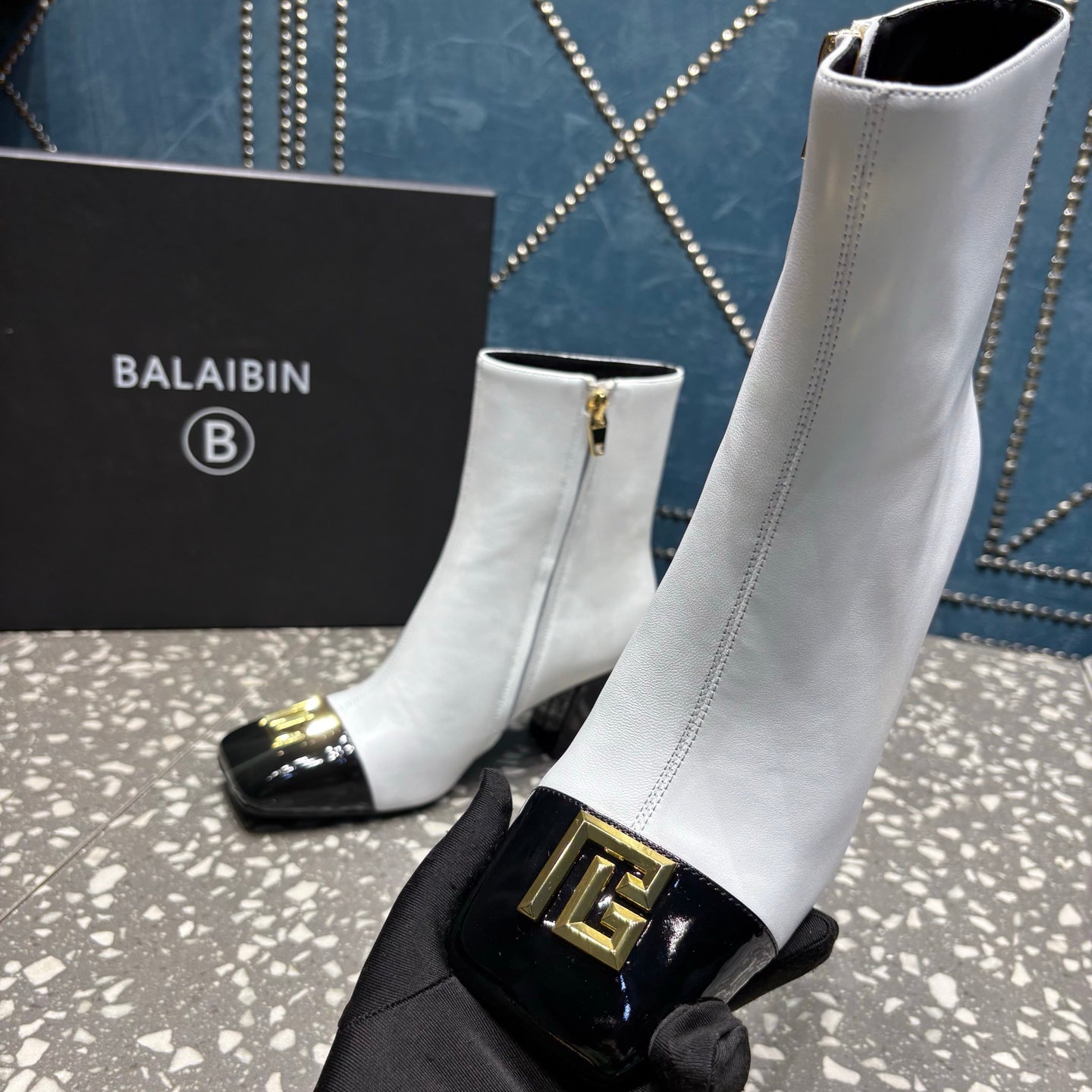 ЧЕРЕВИКИ BALMAIN 26S 65 ММ З БІЛОЇ ТА ЧОРНОЇ ТЕЛЯЧОЇ ШКІРИ