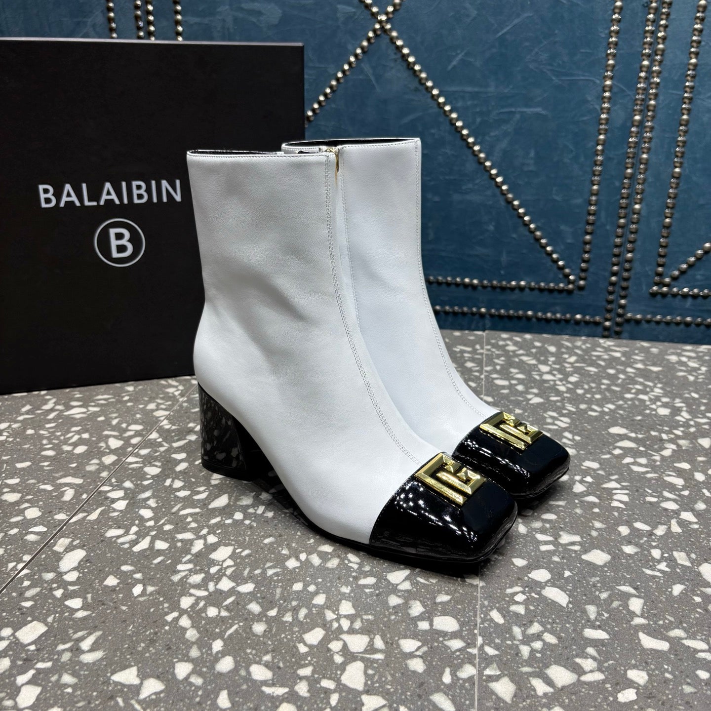 ЧЕРЕВИКИ BALMAIN 26S 65 ММ З БІЛОЇ ТА ЧОРНОЇ ТЕЛЯЧОЇ ШКІРИ