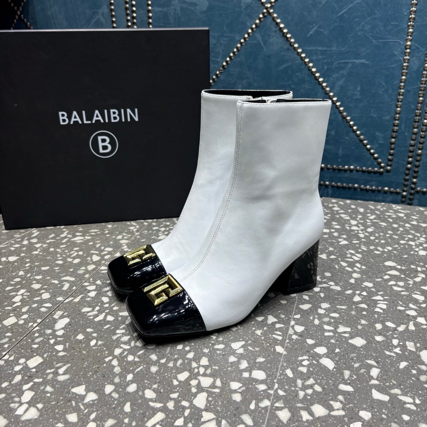 ЧЕРЕВИКИ BALMAIN 26S 65 ММ З БІЛОЇ ТА ЧОРНОЇ ТЕЛЯЧОЇ ШКІРИ