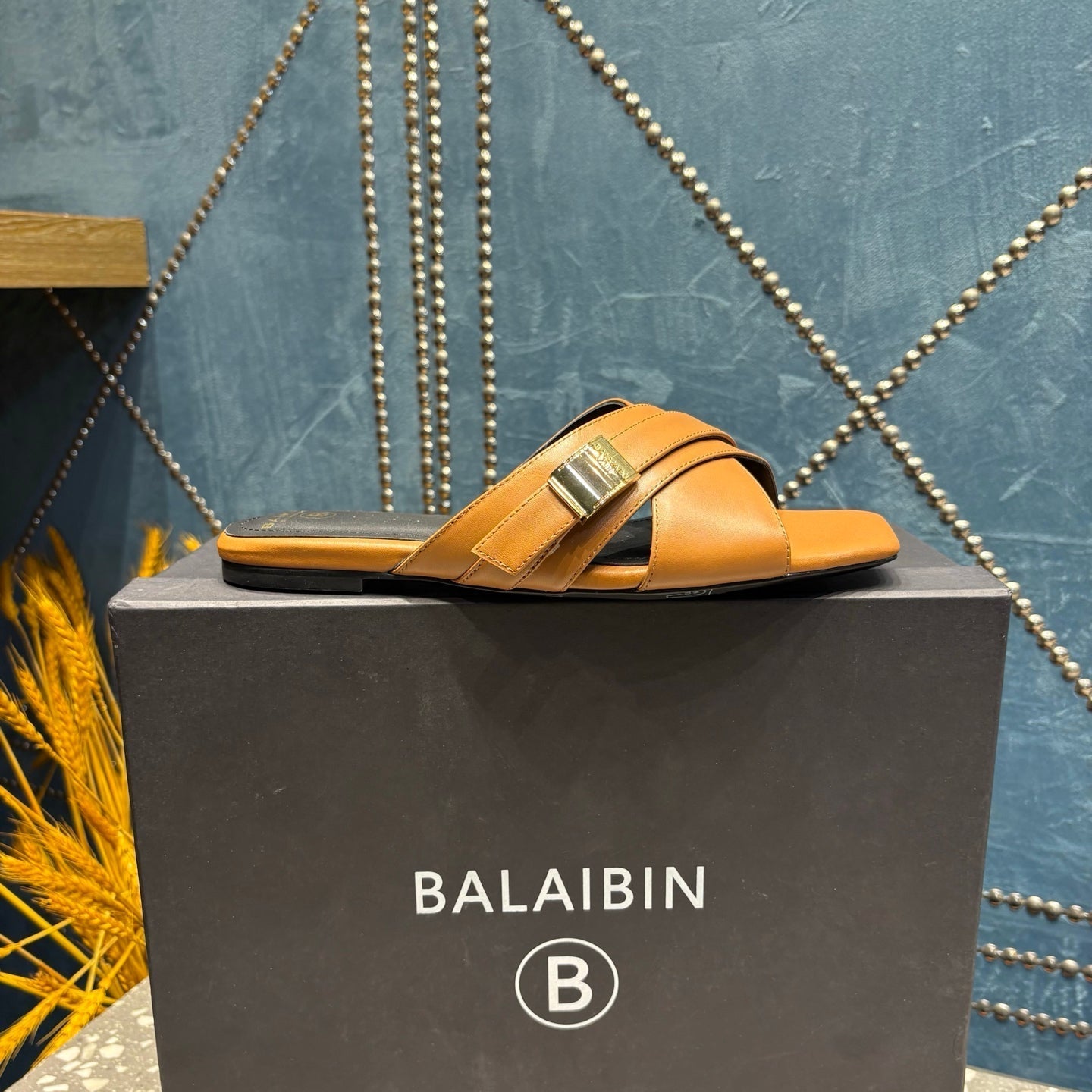 Шльопанці BALMAIN 26S ЗІ СТРІЧКАМИ НАВХРЕСТ З КОРИЧНЕВОЇ ТЕЛЯЧОЇ ШКІРИ