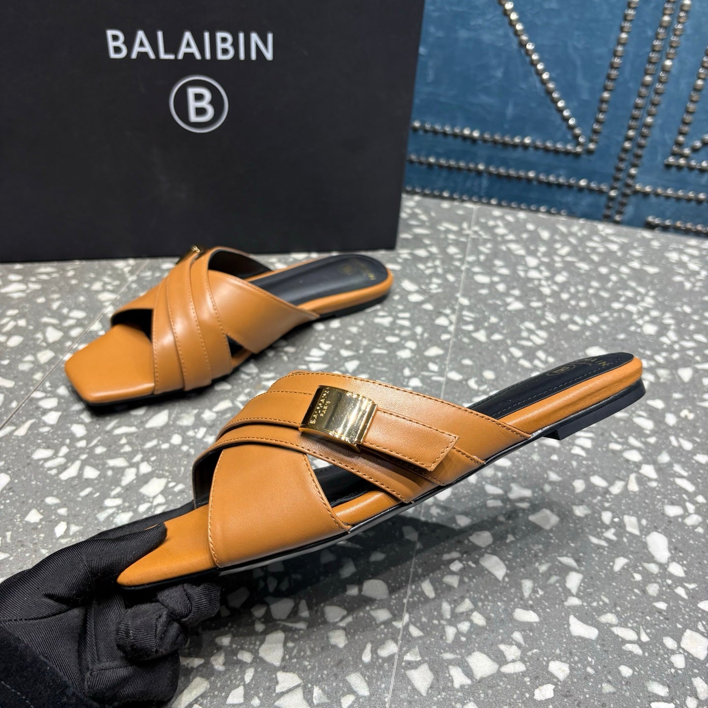 Шльопанці BALMAIN 26S ЗІ СТРІЧКАМИ НАВХРЕСТ З КОРИЧНЕВОЇ ТЕЛЯЧОЇ ШКІРИ