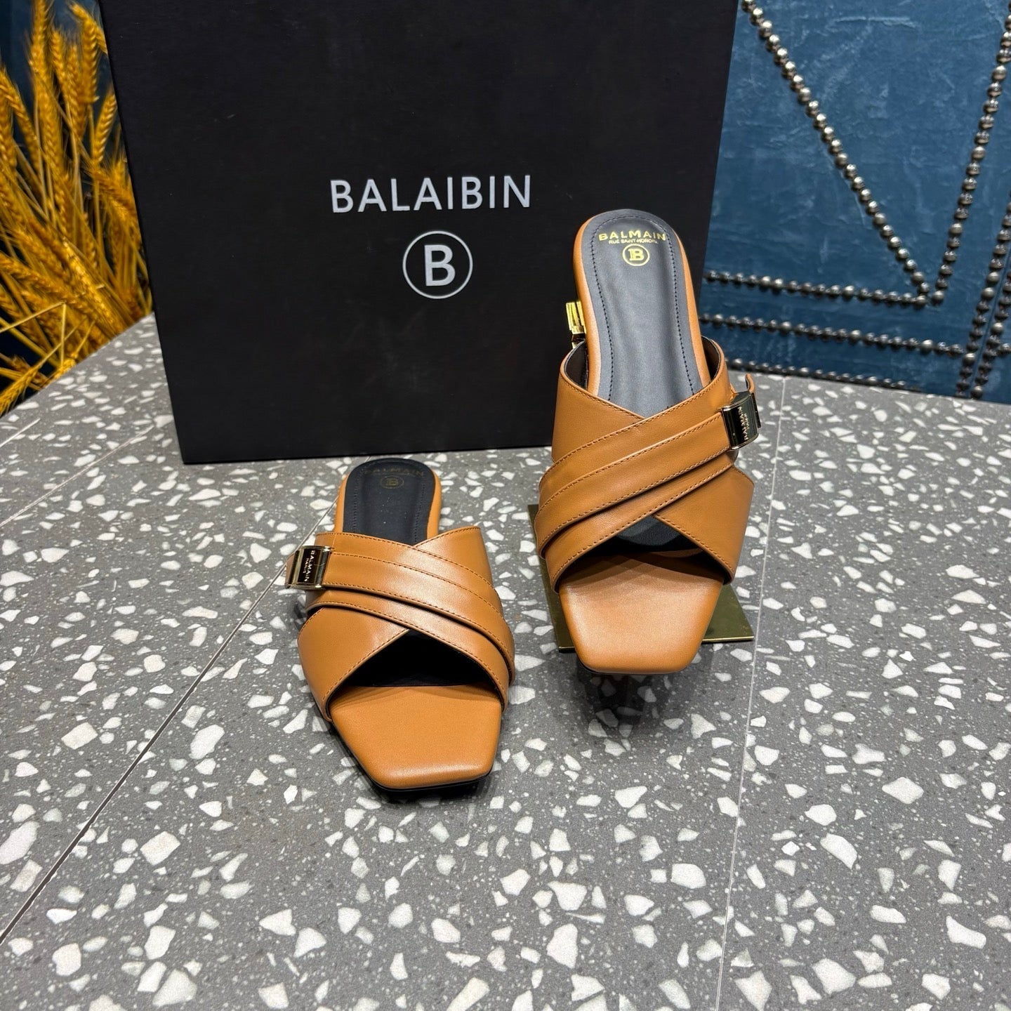 Шльопанці BALMAIN 26S ЗІ СТРІЧКАМИ НАВХРЕСТ З КОРИЧНЕВОЇ ТЕЛЯЧОЇ ШКІРИ