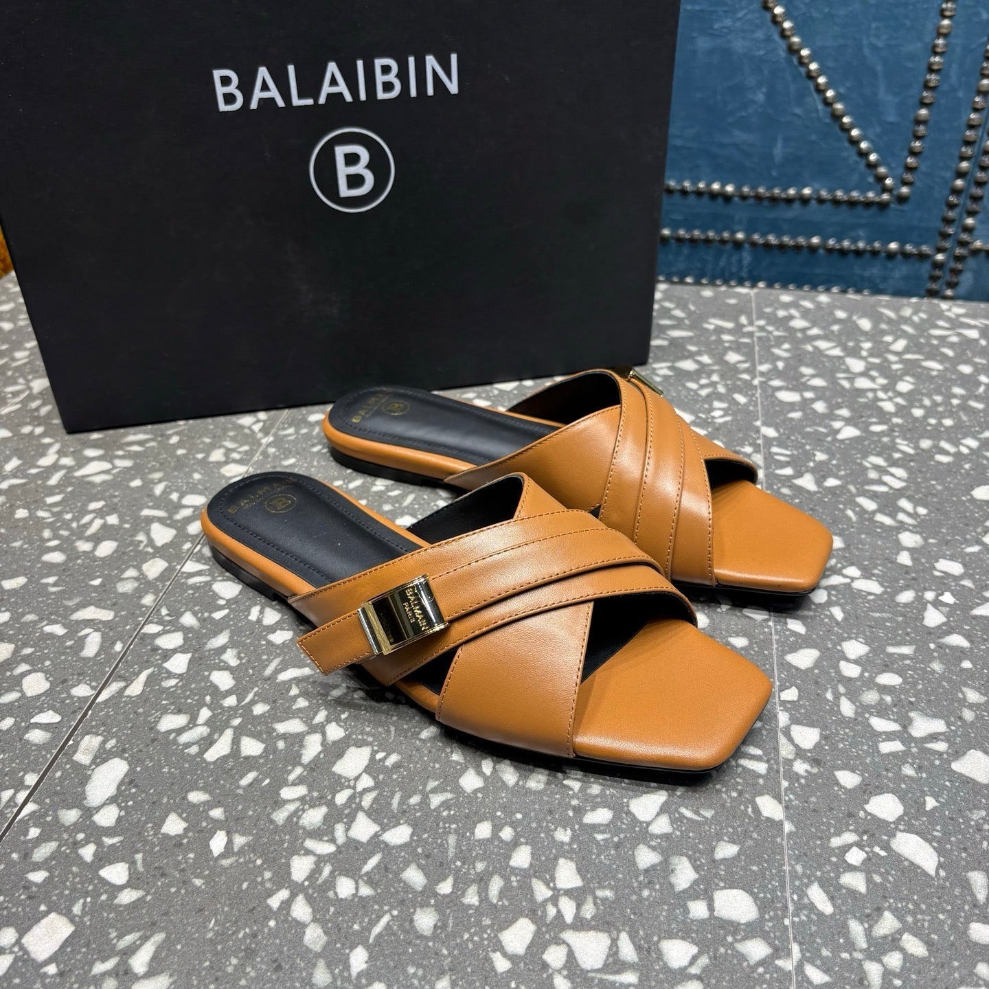 Шльопанці BALMAIN 26S ЗІ СТРІЧКАМИ НАВХРЕСТ З КОРИЧНЕВОЇ ТЕЛЯЧОЇ ШКІРИ