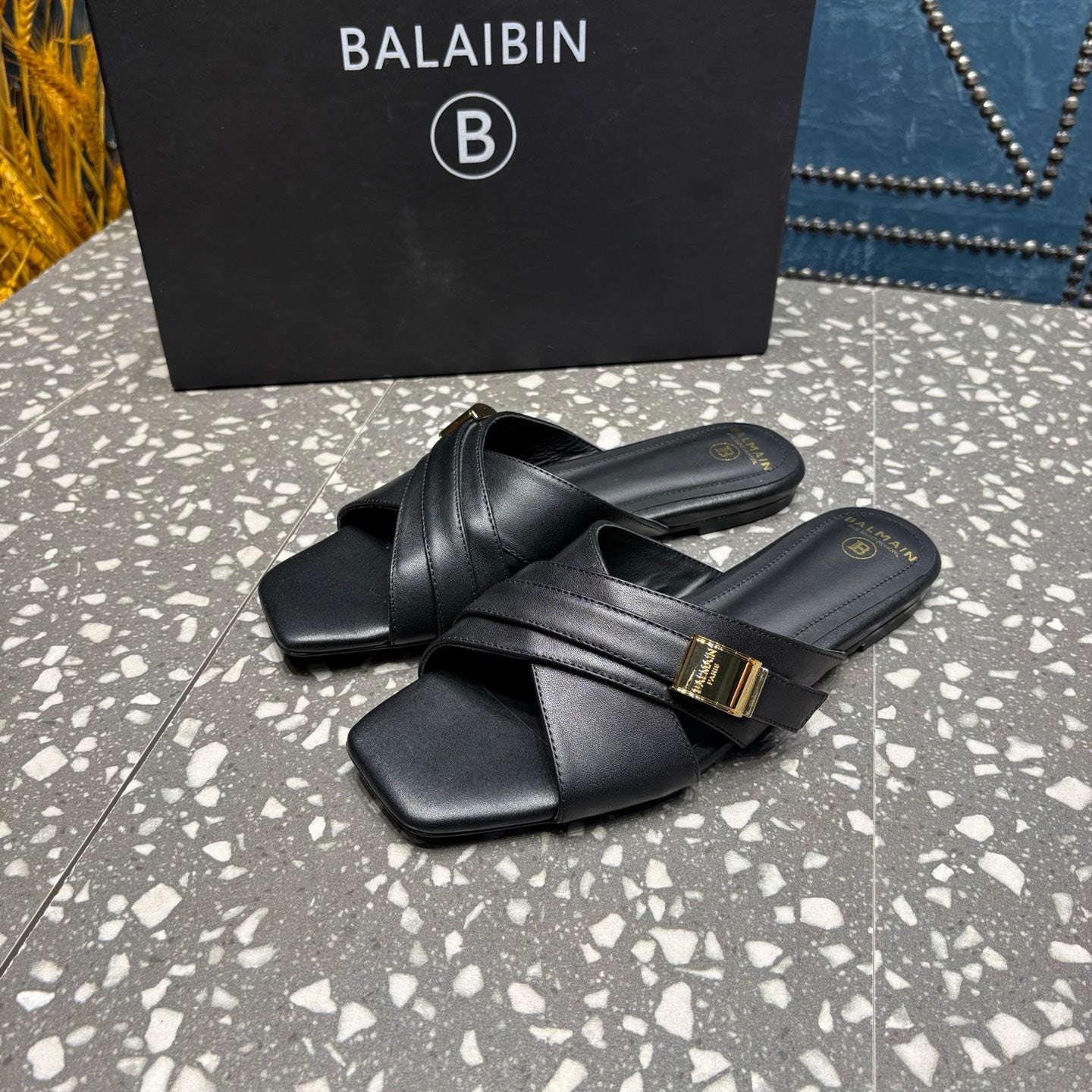 ШЛЬОПАНЦІ BALMAIN 26S З ПЕРЕХРЕСНИМИ РЕМІНЦЯМИ З ЧОРНОЇ ТЕЛЯЧОЇ ШКІРИ