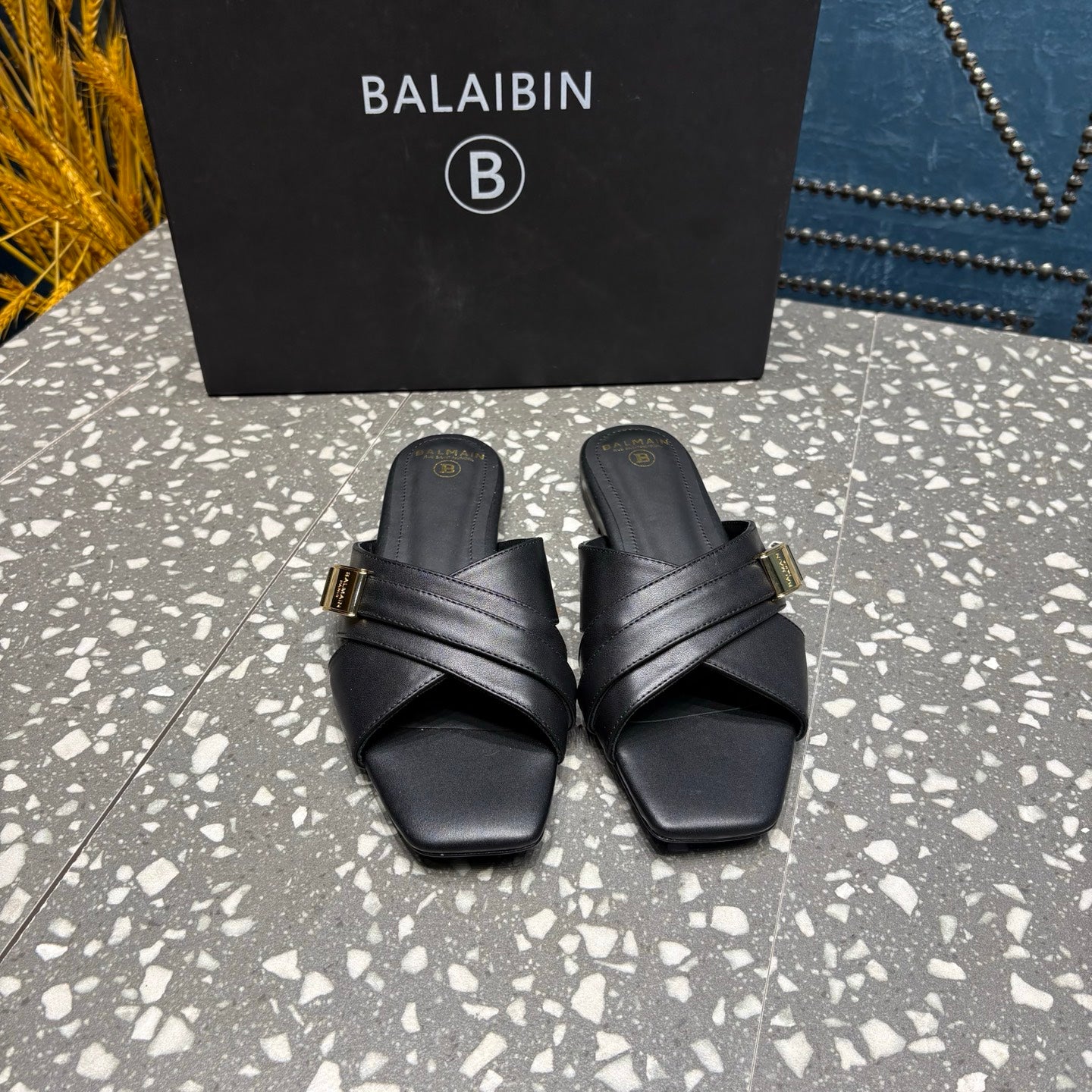 ШЛЬОПАНЦІ BALMAIN 26S З ПЕРЕХРЕСНИМИ РЕМІНЦЯМИ З ЧОРНОЇ ТЕЛЯЧОЇ ШКІРИ