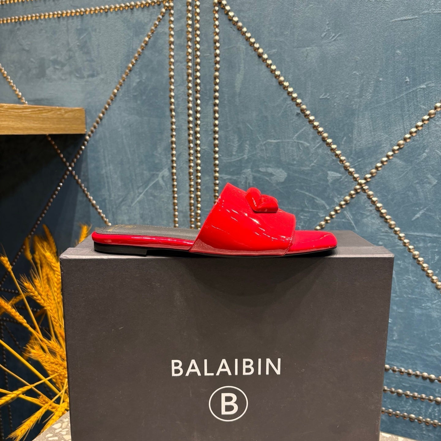 Шльопанці BALMAIN 26S З ЧЕРВОНОЇ ГЛЯНЦЕВОЇ ШКІРИ ТЕЛЯТИ