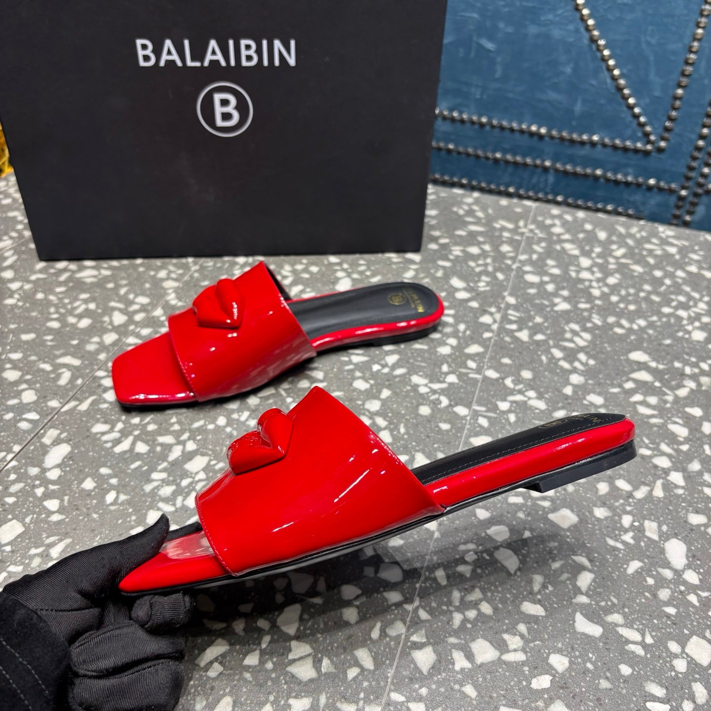 Шльопанці BALMAIN 26S З ЧЕРВОНОЇ ГЛЯНЦЕВОЇ ШКІРИ ТЕЛЯТИ