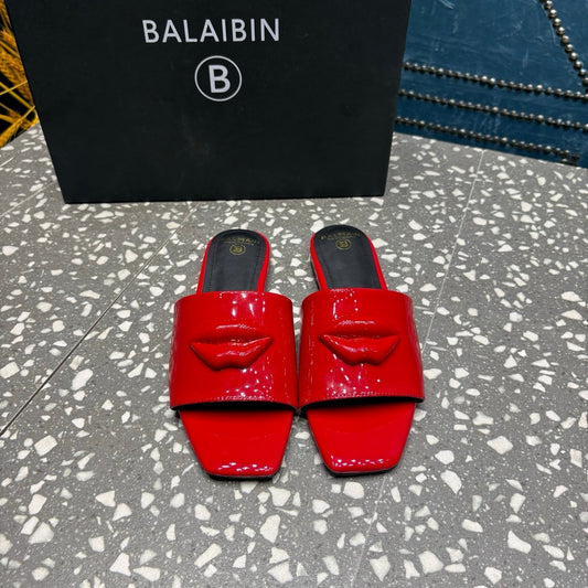 Шльопанці BALMAIN 26S З ЧЕРВОНОЇ ГЛЯНЦЕВОЇ ШКІРИ ТЕЛЯТИ