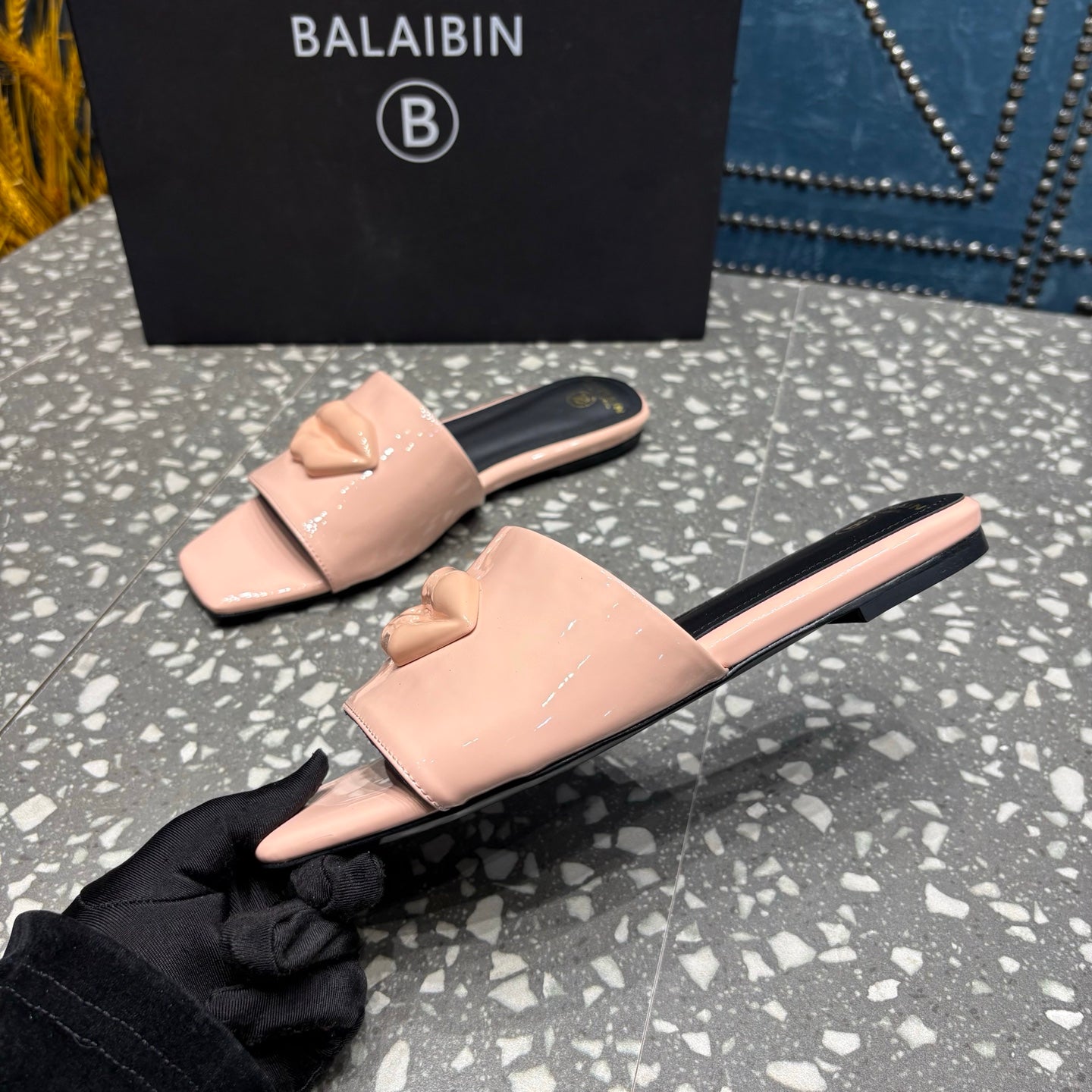 Шльопанці BALMAIN 26S зі світло-рожевої глянцевої телячої шкіри