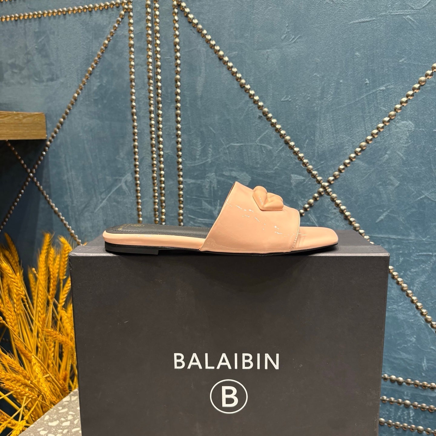 Шльопанці BALMAIN 26S зі світло-рожевої глянцевої телячої шкіри