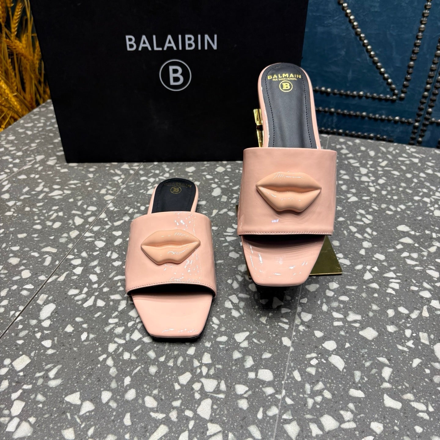 Шльопанці BALMAIN 26S зі світло-рожевої глянцевої телячої шкіри