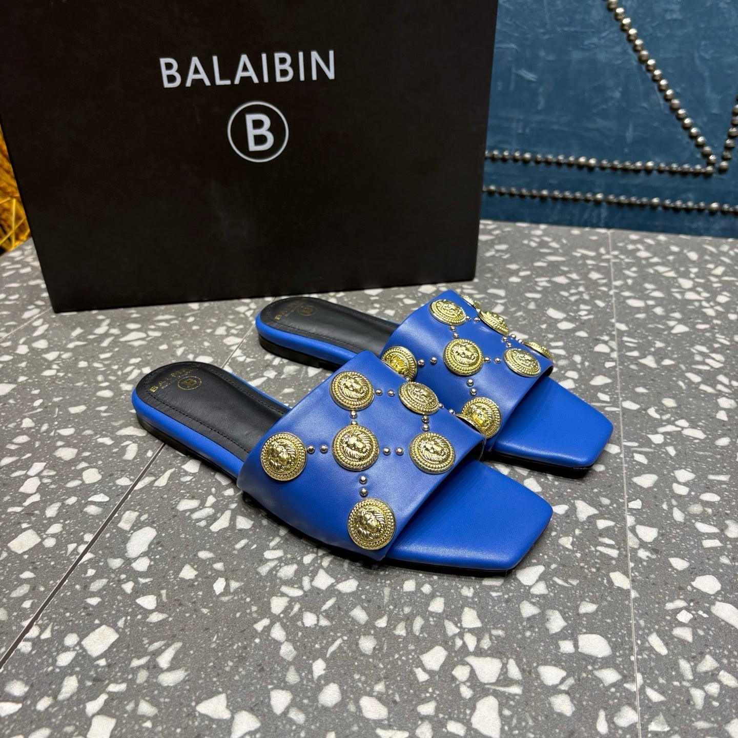Шльопанці BALMAIN 26S З ТЕМНО-СИНЬОЇ ТЕЛЯЧОЇ ШКІРИ ІЗ ЗОЛОТОЮ ФУРНІТУРОЮ
