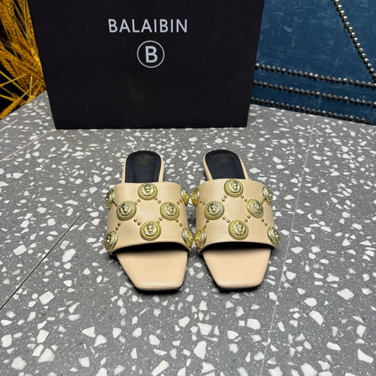 Шльопанці BALMAIN 26S з бежевої телячої шкіри із золотою фурнітурою