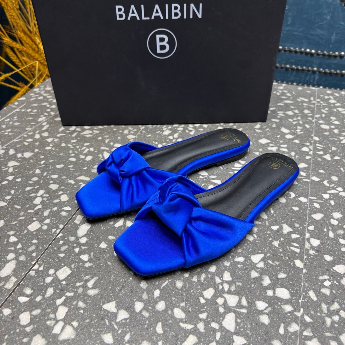 ШЛЬОПАНЦІ BALMAIN 26S З ТЕМНО-СИНЬОГО АТЛАСУ