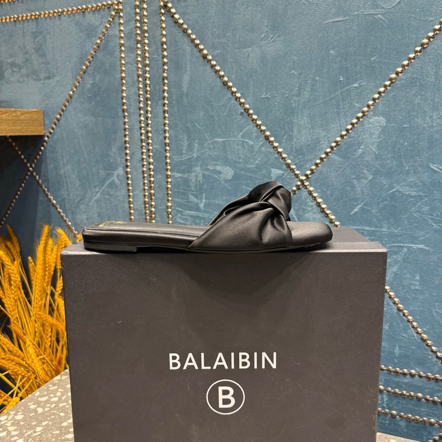 ШЛЬОПАНЦІ BALMAIN 26S З ЧОРНОГО АТЛАСУ