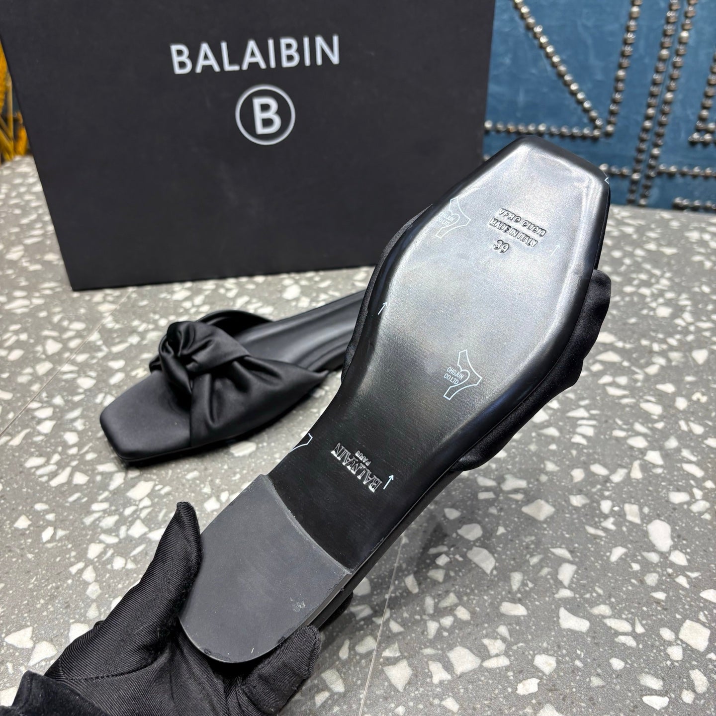 ШЛЬОПАНЦІ BALMAIN 26S З ЧОРНОГО АТЛАСУ