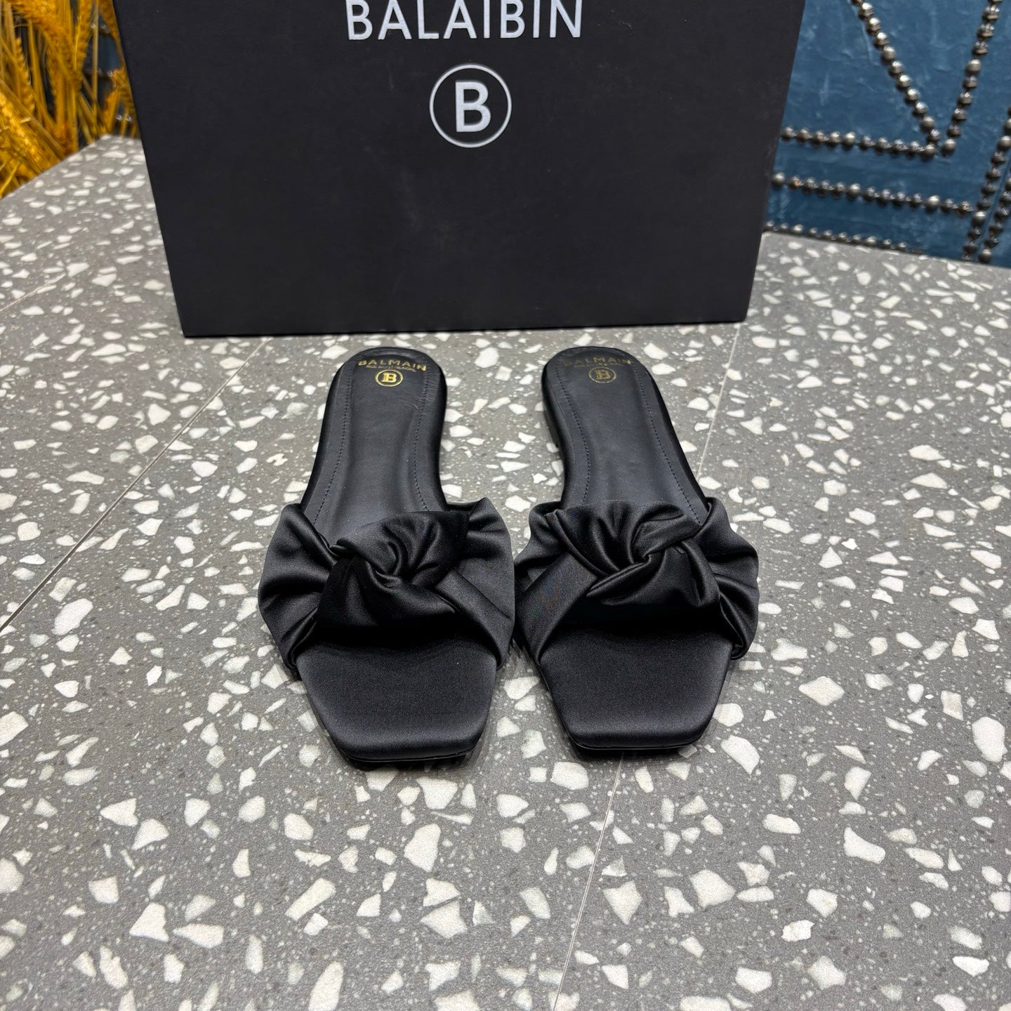 ШЛЬОПАНЦІ BALMAIN 26S З ЧОРНОГО АТЛАСУ
