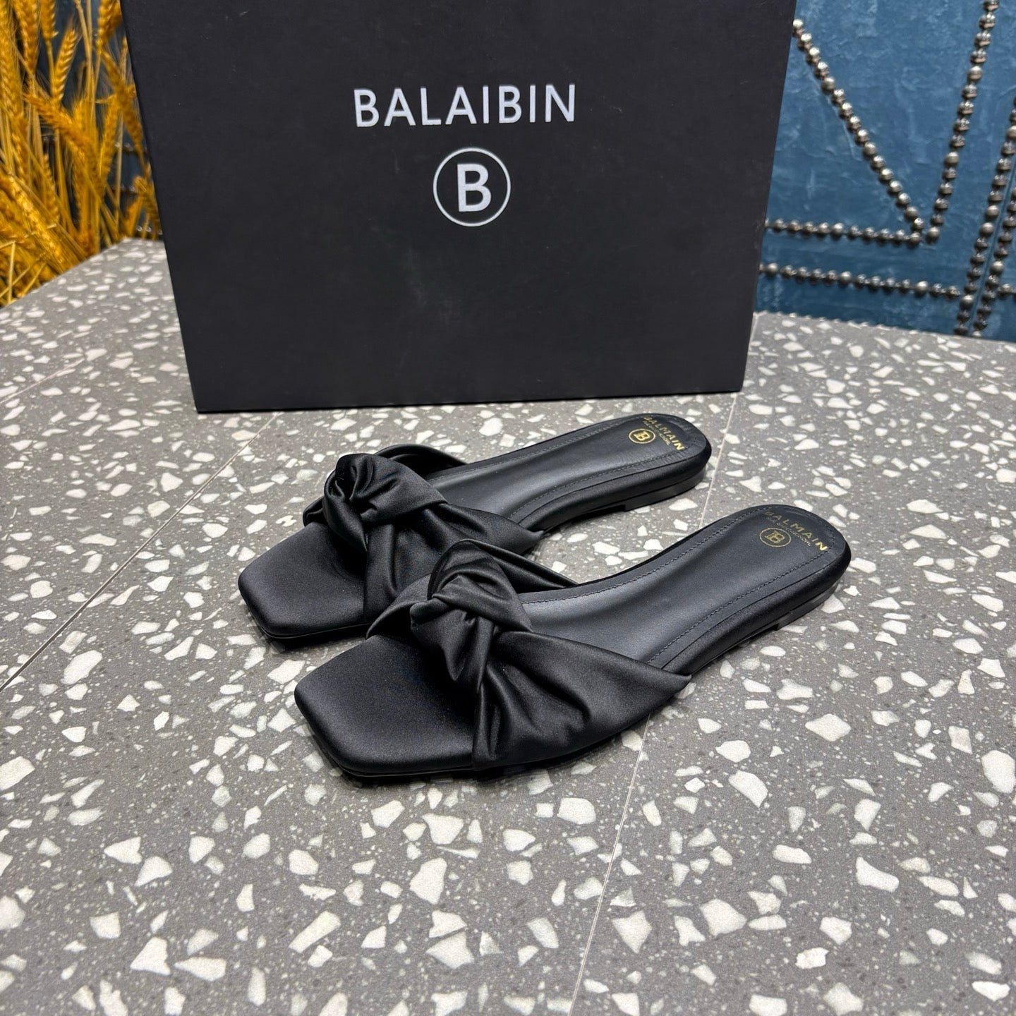 ШЛЬОПАНЦІ BALMAIN 26S З ЧОРНОГО АТЛАСУ