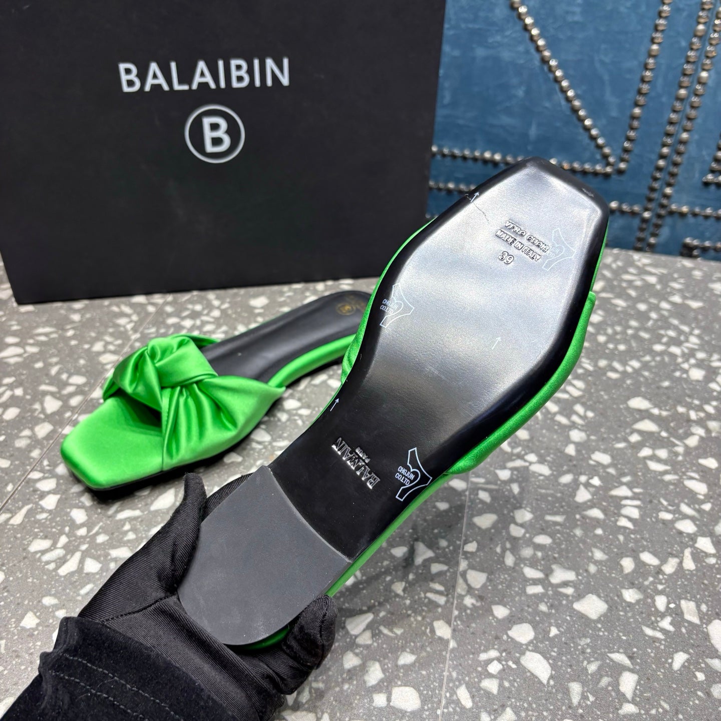 ШЛЬОПАНЦІ BALMAIN 26S ІЗ ЗЕЛЕНОГО АТЛАСУ