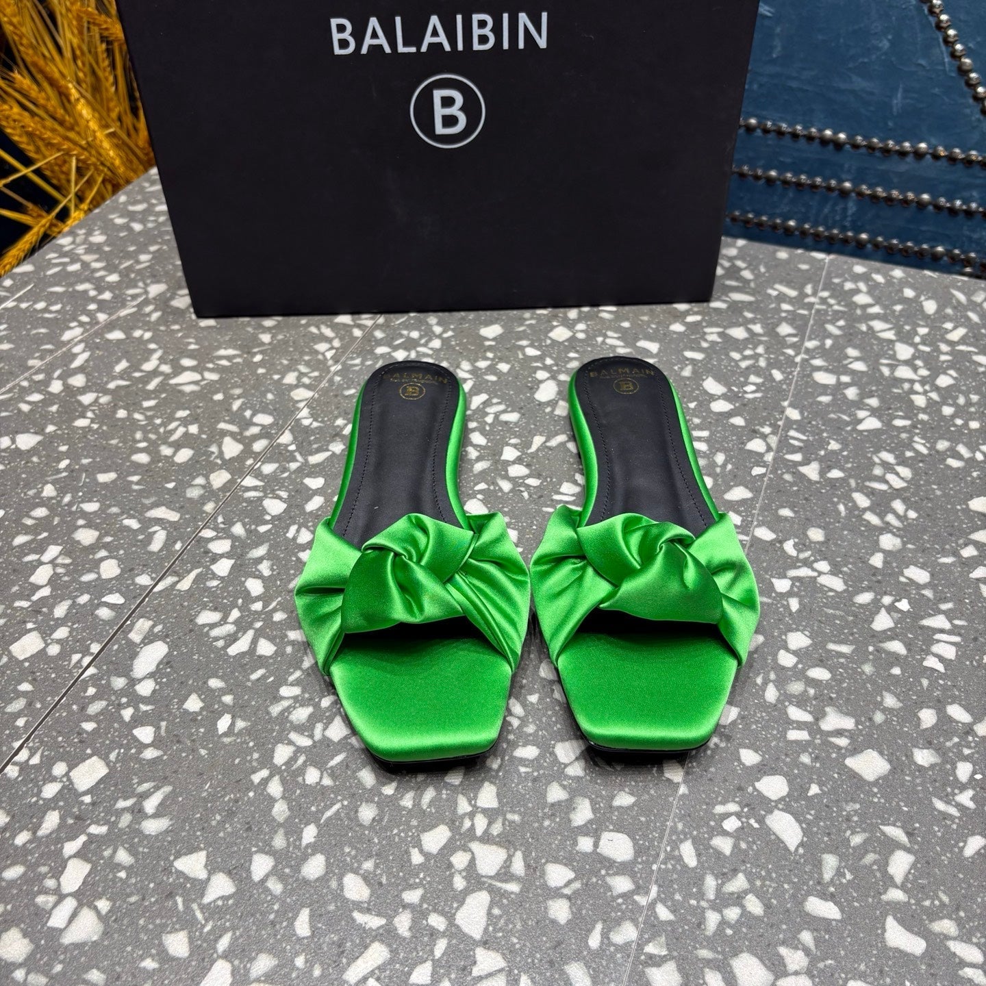 ШЛЬОПАНЦІ BALMAIN 26S ІЗ ЗЕЛЕНОГО АТЛАСУ