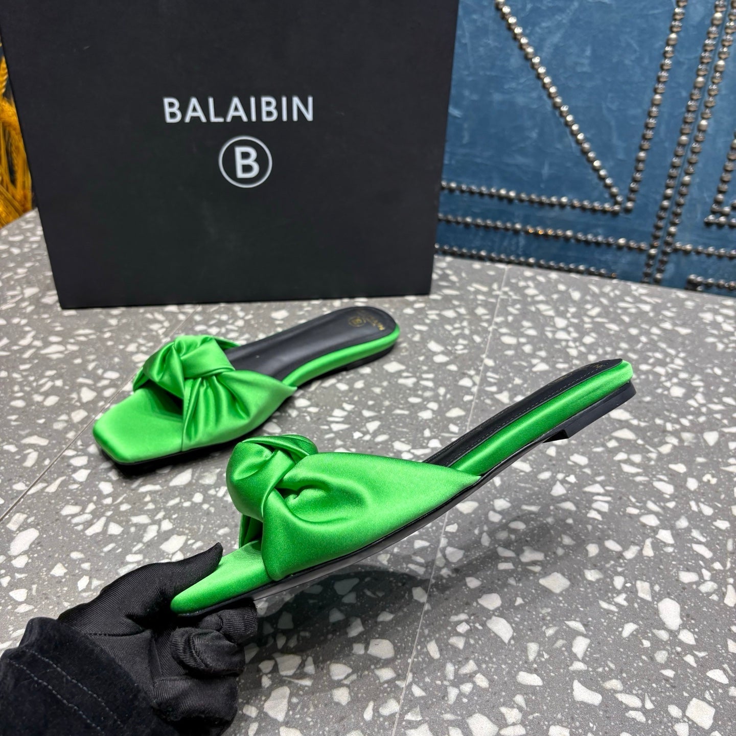 ШЛЬОПАНЦІ BALMAIN 26S ІЗ ЗЕЛЕНОГО АТЛАСУ