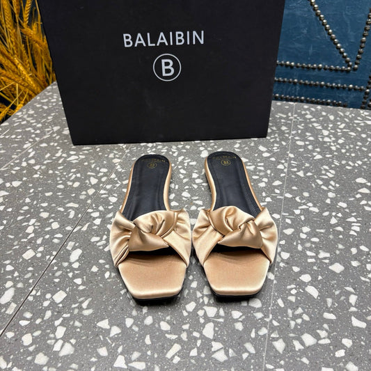 Шльопанці BALMAIN 26S з атласу світлого теплого бежевого кольору