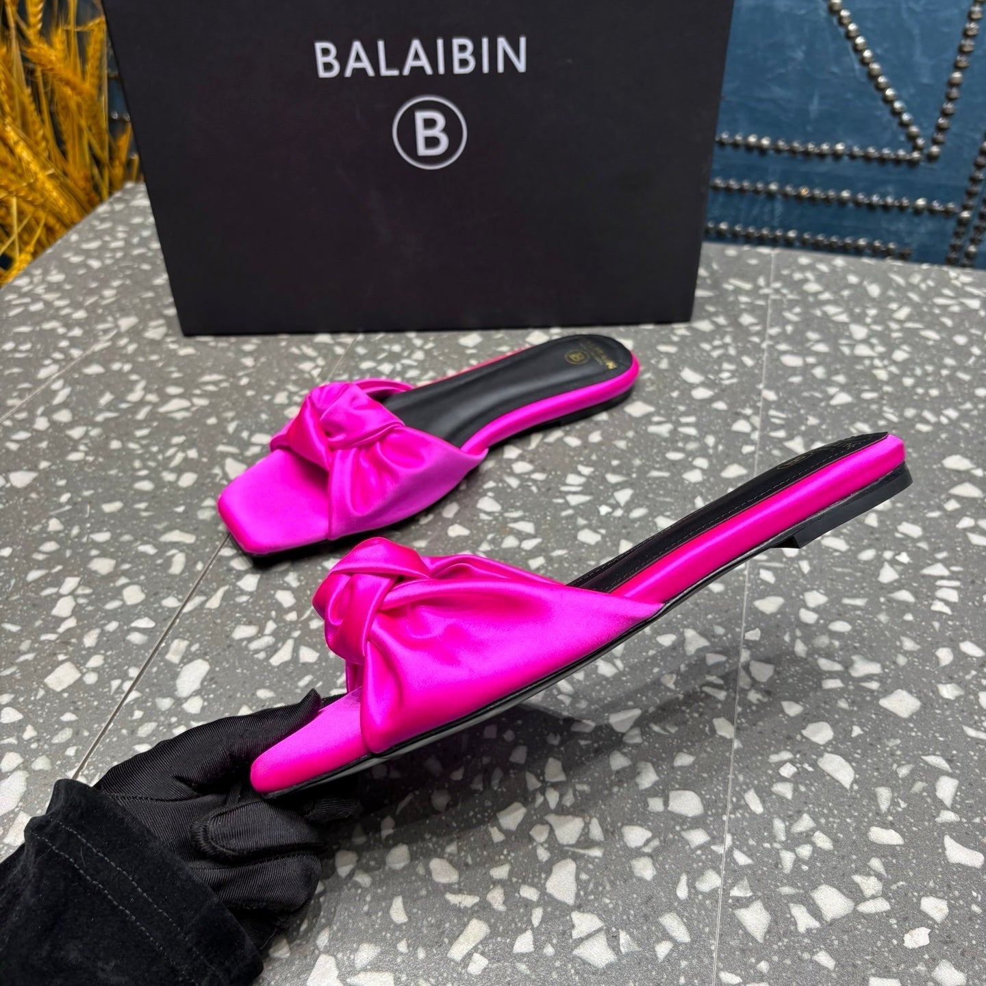 ШЛЬОПАНЦІ BALMAIN 26S З ТЕМНО-РОЖЕВОГО АТЛАСУ