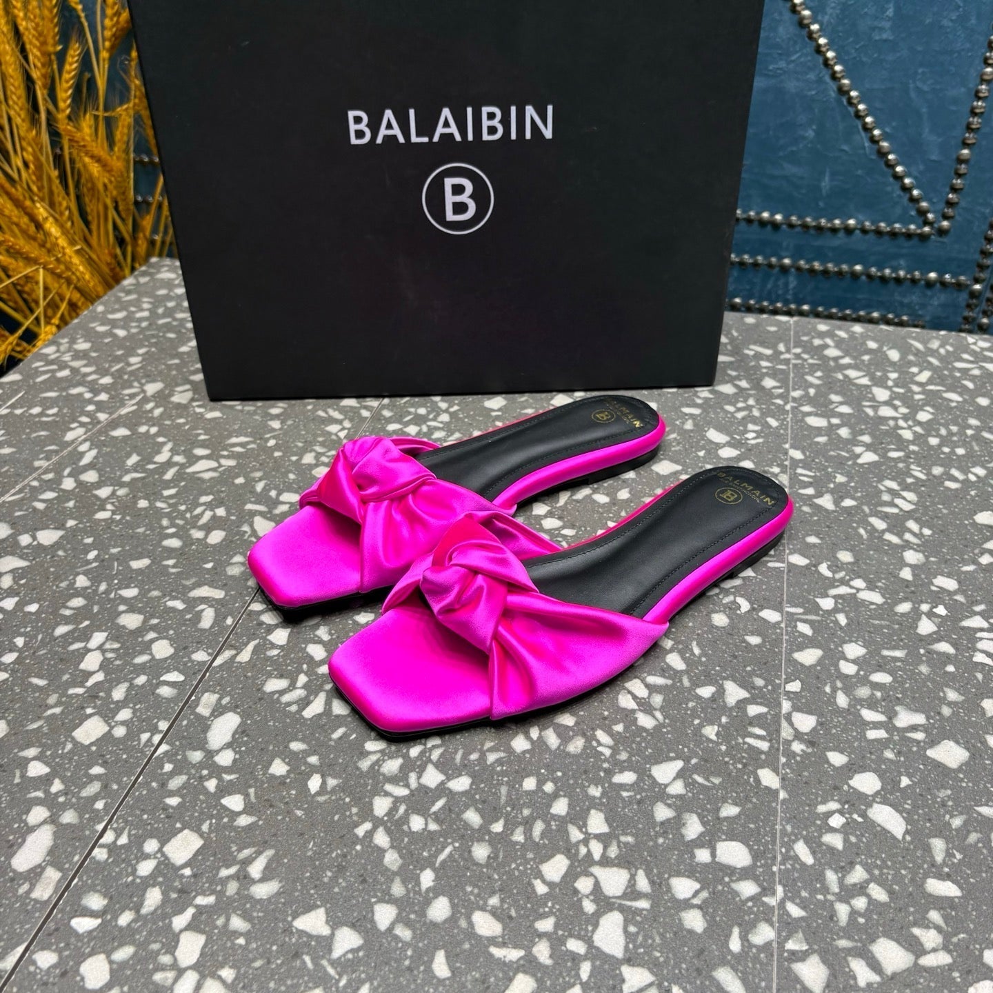 ШЛЬОПАНЦІ BALMAIN 26S З ТЕМНО-РОЖЕВОГО АТЛАСУ