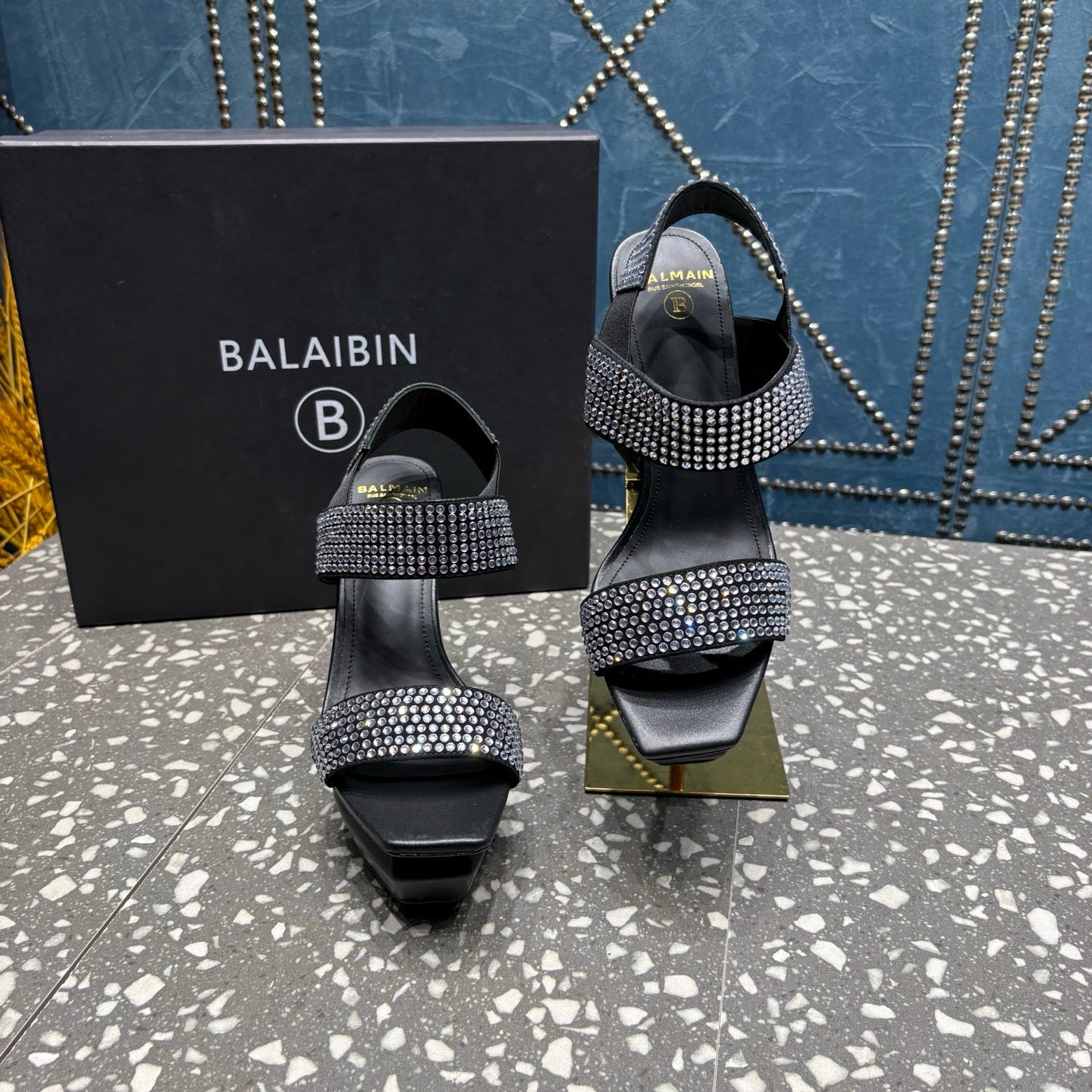 ЖІНОЧІ БОСОНІЖКИ BALMAIN НА ВИСОКИХ ПІДБОРАХ 26S, 105 ММ, З ЧОРНОЇ ТЕЛЯЧОЇ ШКІРИ З ОЗДОБЛЕННЯМ ЗІ СРІБНОГО КАМІННЯ