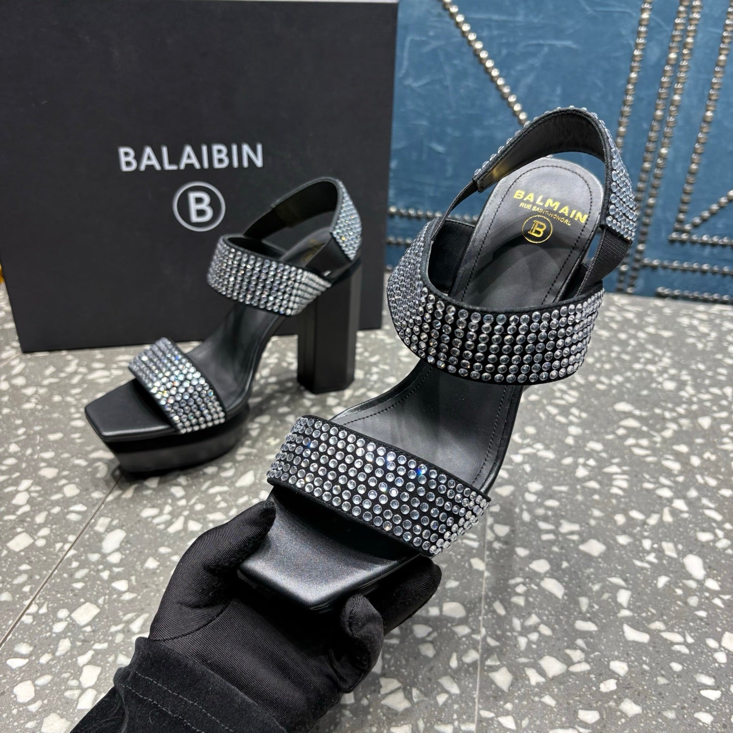 ЖІНОЧІ БОСОНІЖКИ BALMAIN НА ВИСОКИХ ПІДБОРАХ 26S, 105 ММ, З ЧОРНОЇ ТЕЛЯЧОЇ ШКІРИ З ОЗДОБЛЕННЯМ ЗІ СРІБНОГО КАМІННЯ
