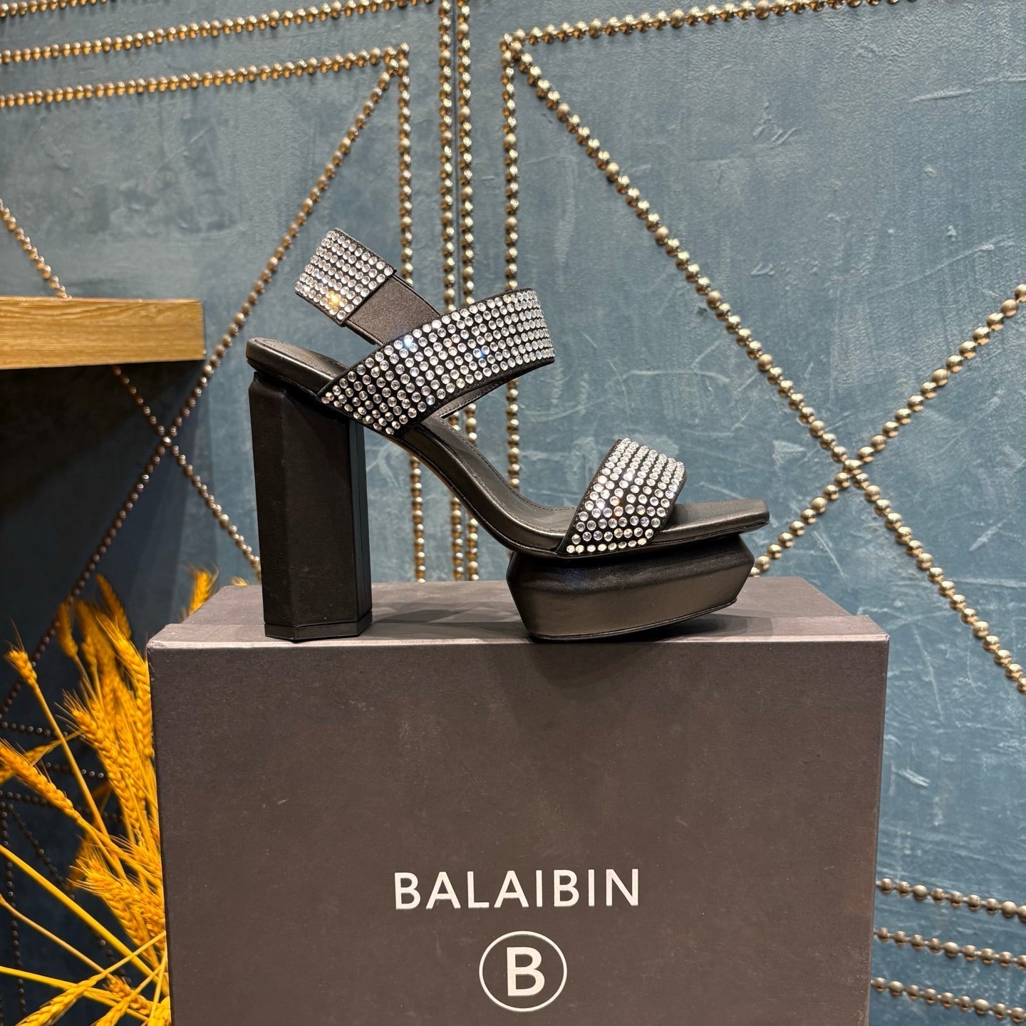 ЖІНОЧІ БОСОНІЖКИ BALMAIN НА ВИСОКИХ ПІДБОРАХ 26S, 105 ММ, З ЧОРНОЇ ТЕЛЯЧОЇ ШКІРИ З ОЗДОБЛЕННЯМ ЗІ СРІБНОГО КАМІННЯ