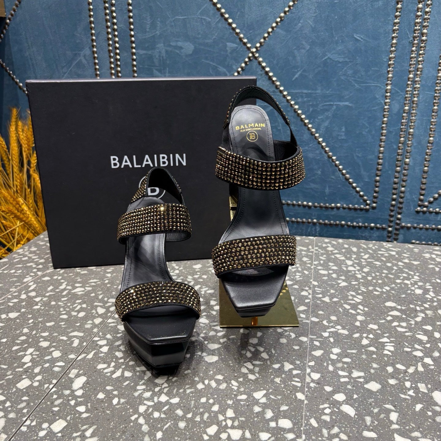 БОСОНІЖКИ BALMAIN 26S НА ВИСОКИХ ПІДБОРАХ 105 ММ З ЧОРНОЇ ТЕЛЯЧОЇ ШКІРИ З ОЗДОБЛЕННЯМ ЗОЛОТИМ КАМІННЯМ