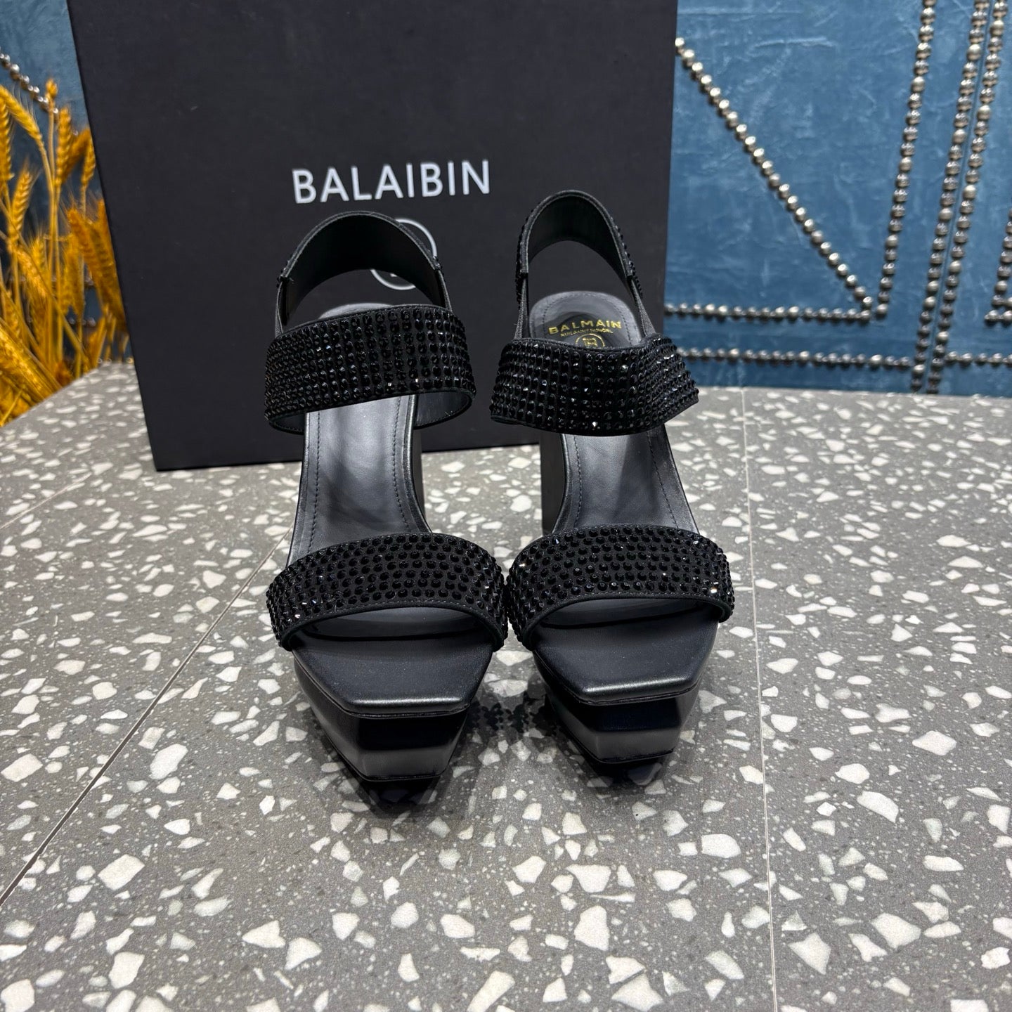 БОСОНІЖКИ BALMAIN 26S НА ВИСОКИХ ПІДБОРАХ 105 ММ З ЧОРНОЇ ТЕЛЯЧОЇ ШКІРИ, ПРИКРАШЕНІ КАМІННЯМ