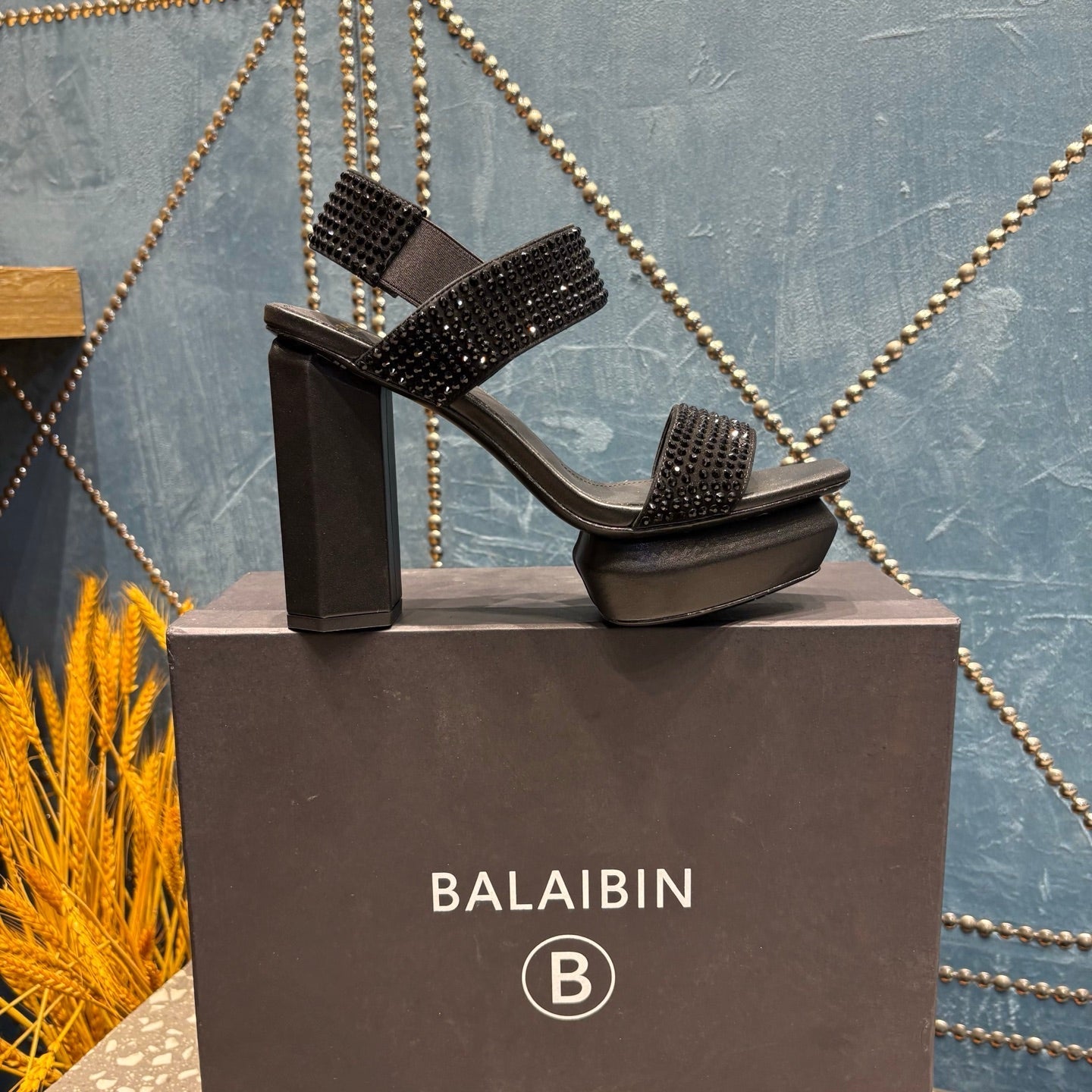 БОСОНІЖКИ BALMAIN 26S НА ВИСОКИХ ПІДБОРАХ 105 ММ З ЧОРНОЇ ТЕЛЯЧОЇ ШКІРИ, ПРИКРАШЕНІ КАМІННЯМ