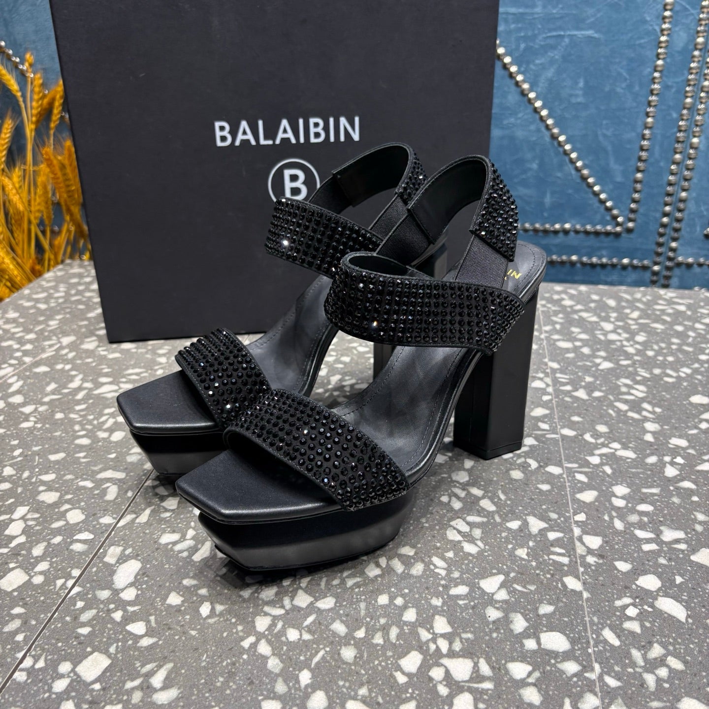 БОСОНІЖКИ BALMAIN 26S НА ВИСОКИХ ПІДБОРАХ 105 ММ З ЧОРНОЇ ТЕЛЯЧОЇ ШКІРИ, ПРИКРАШЕНІ КАМІННЯМ