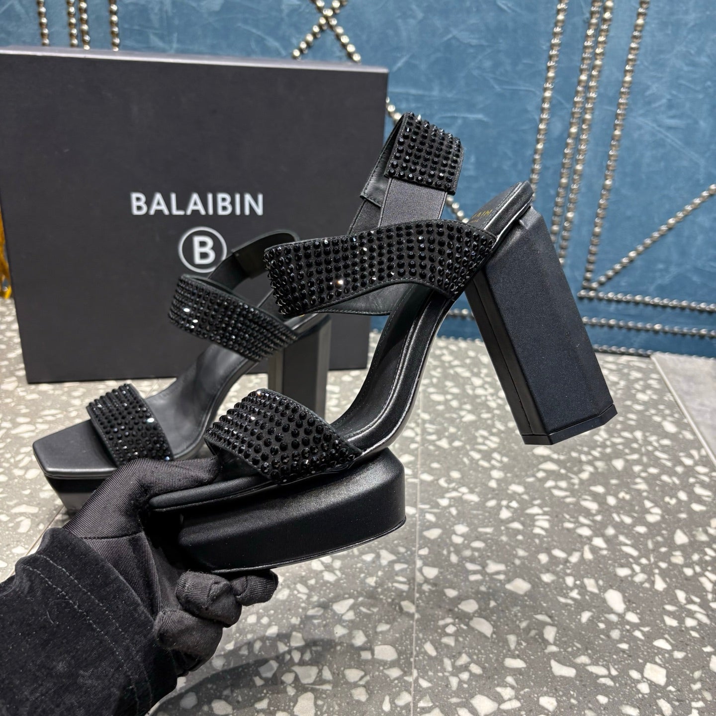 БОСОНІЖКИ BALMAIN 26S НА ВИСОКИХ ПІДБОРАХ 105 ММ З ЧОРНОЇ ТЕЛЯЧОЇ ШКІРИ, ПРИКРАШЕНІ КАМІННЯМ