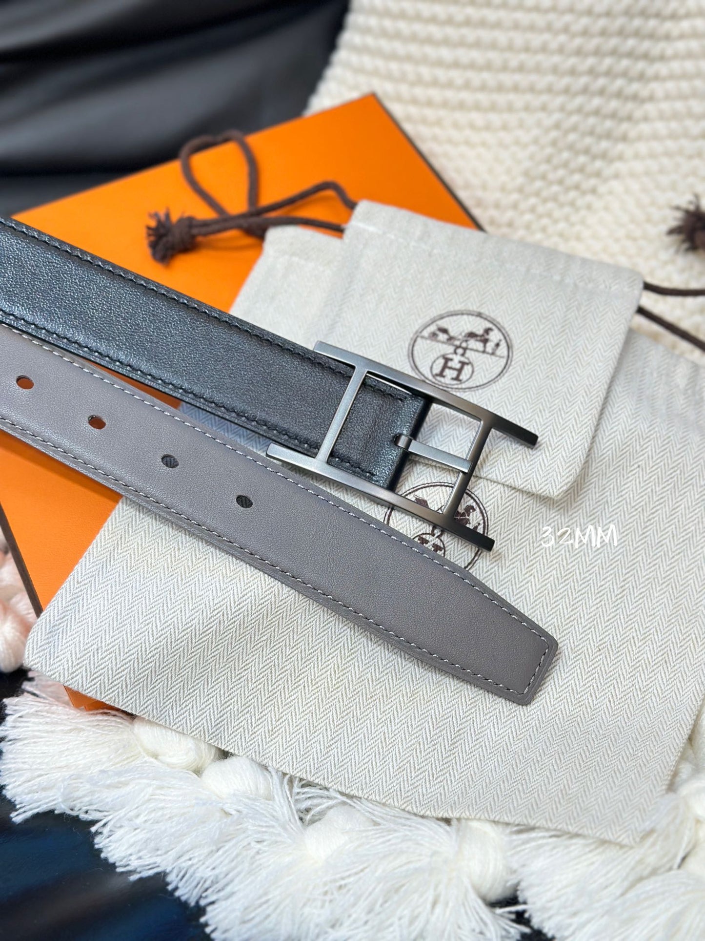 HM QUENTIN 32MM REVERSIBLE BELT BLACK AND KHAKI BROWN LEATHER BLACK HARDWARE - 30