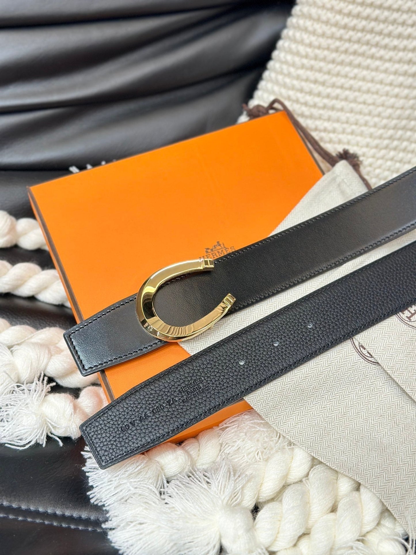 HM LUCK BELT GOLD BUCKLE & REVERSIBLE BLACK LEATHER STRAP 38MM - 30