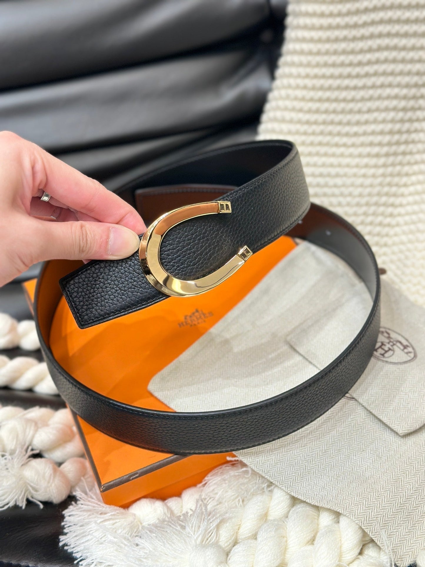 HM LUCK BELT GOLD BUCKLE & REVERSIBLE BLACK LEATHER STRAP 38MM - 30