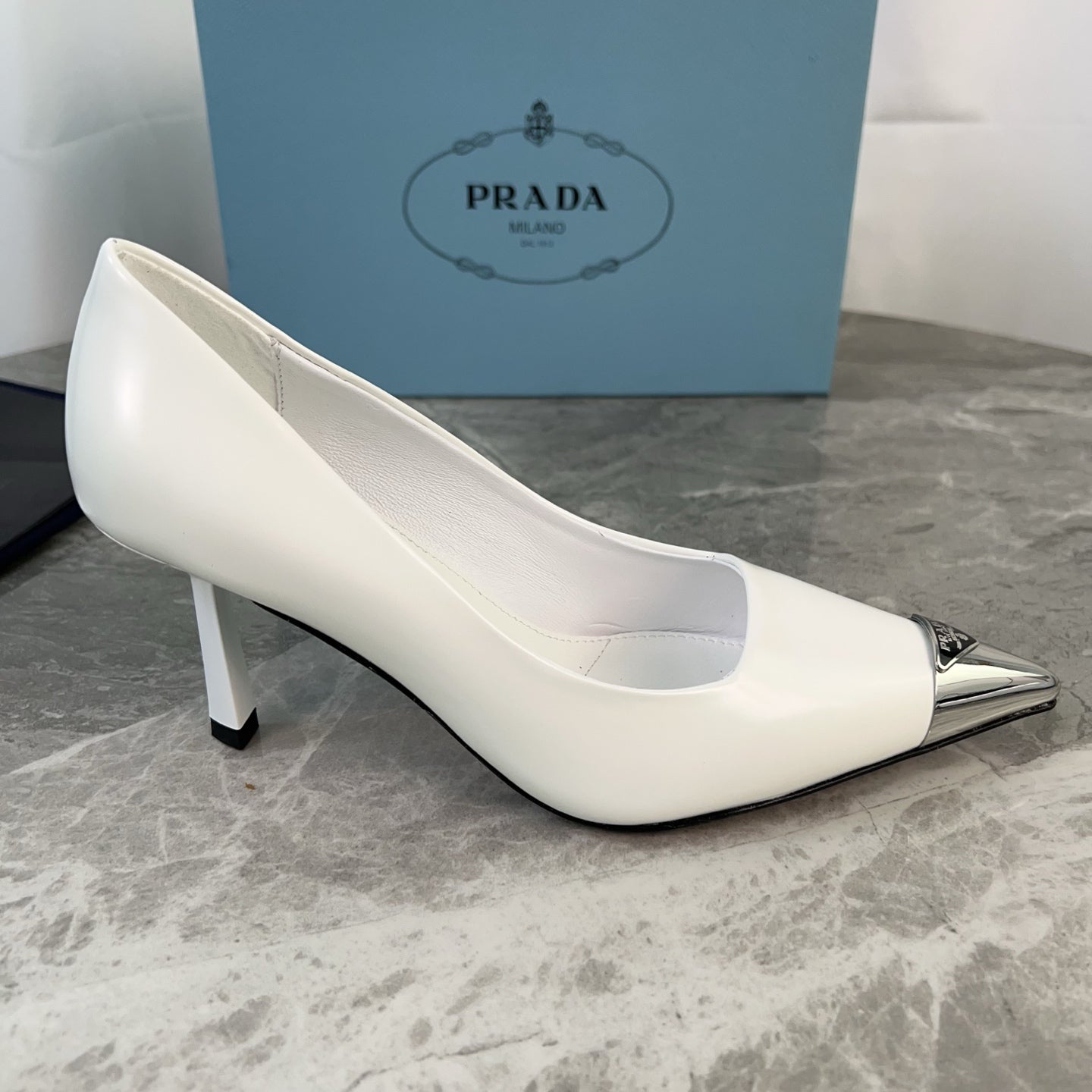 PRADA 25S METAL-CAPPED POINTED-TOE HIGH HEELS IN WHITE CALFSKIN - 34