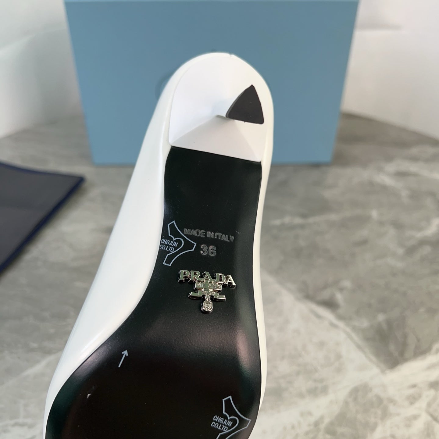 PRADA 25S METAL-CAPPED POINTED-TOE HIGH HEELS IN WHITE CALFSKIN - 34