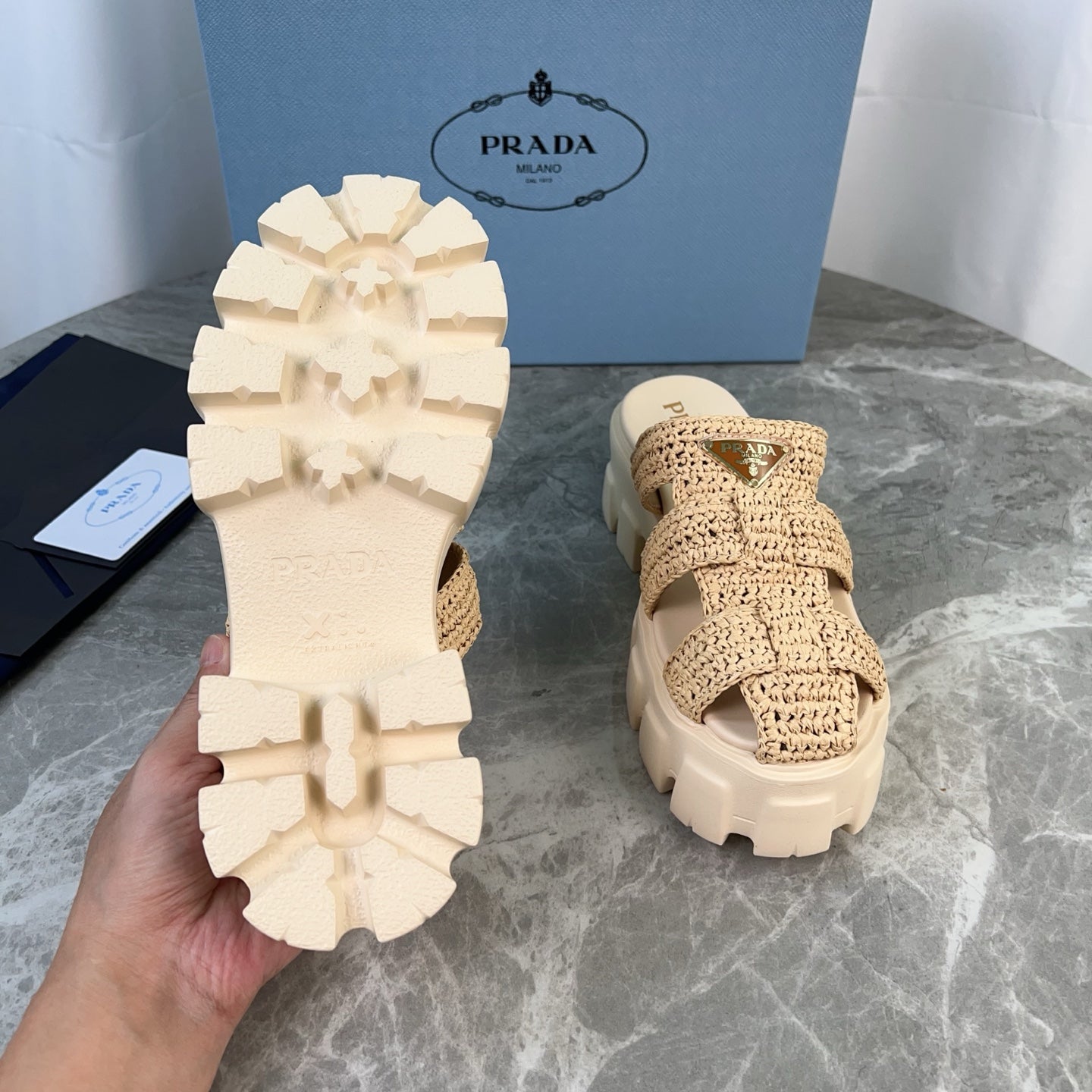 PRADA 25S MONOLITH RUBBER MULES IN BEIGE RAFFIA AND LAMBSKIN - 35