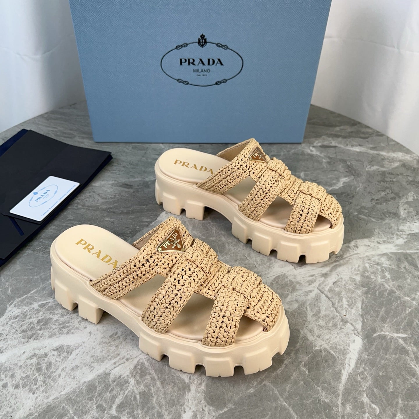 PRADA 25S MONOLITH RUBBER MULES IN BEIGE RAFFIA AND LAMBSKIN - 35