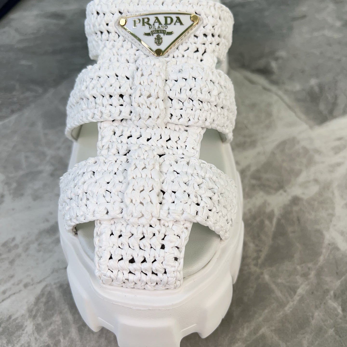 PRADA 25S MONOLITH RUBBER MULES IN WHITE RAFFIA AND LAMBSKIN - 35