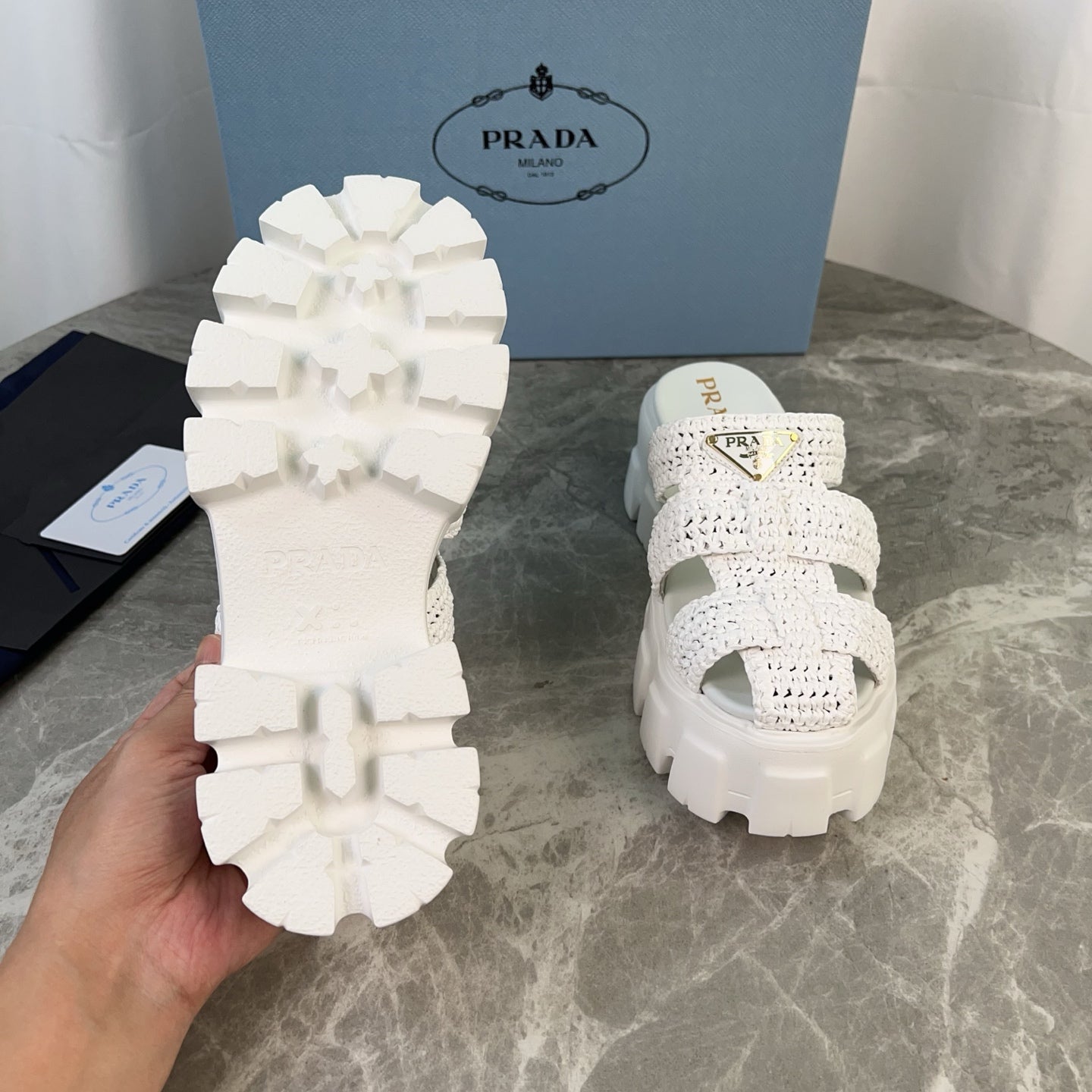 PRADA 25S MONOLITH RUBBER MULES IN WHITE RAFFIA AND LAMBSKIN - 35