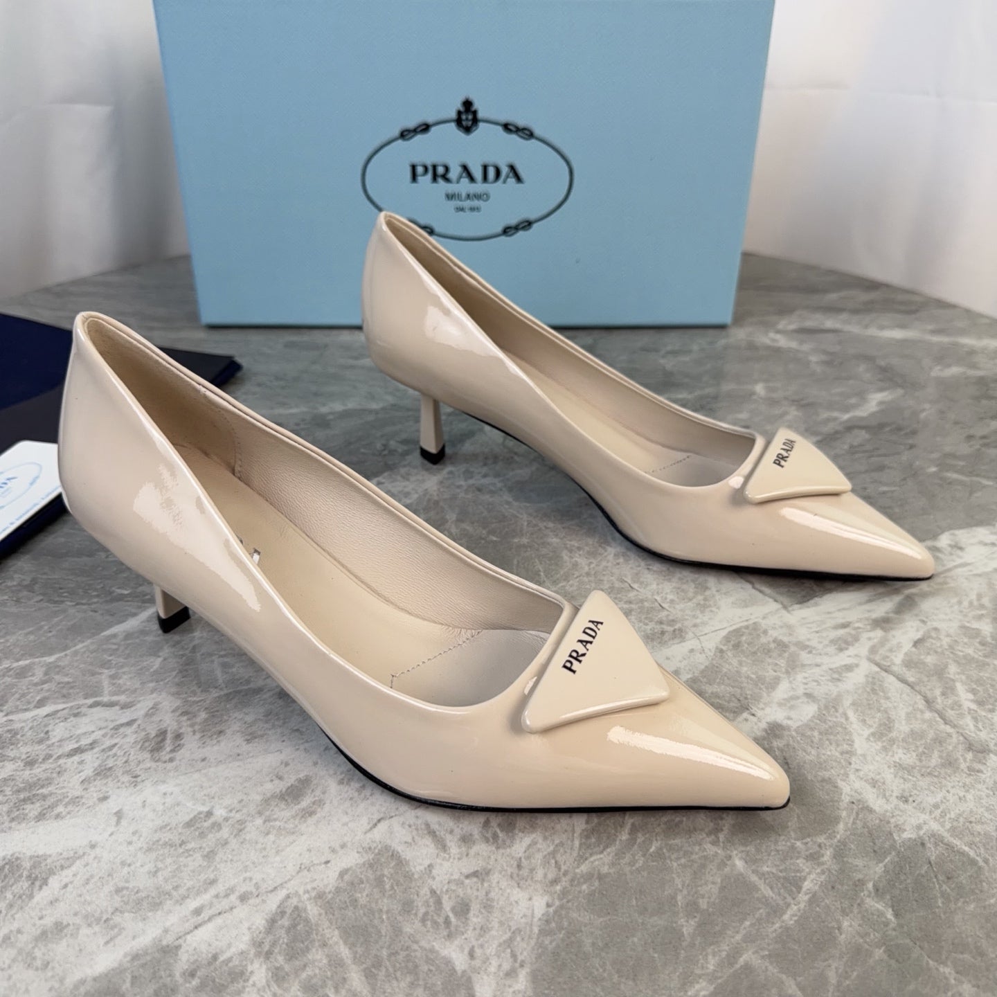 PRADA 25S POINTED-TOE HIGH HEELS 55 MM IN BEIGE GLOSSY LAMBSKIN - 34