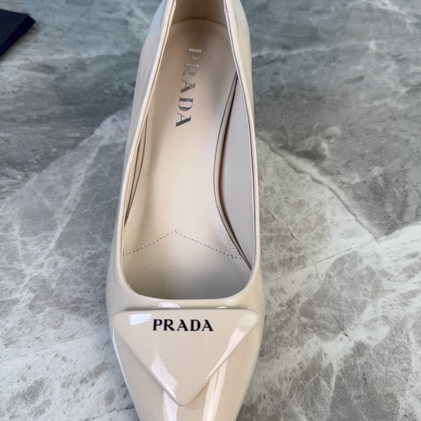 PRADA 25S POINTED-TOE HIGH HEELS 55 MM IN BEIGE GLOSSY LAMBSKIN - 34