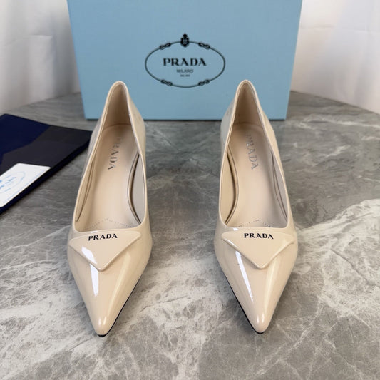 PRADA 25S POINTED-TOE HIGH HEELS 55 MM IN BEIGE GLOSSY LAMBSKIN - 34