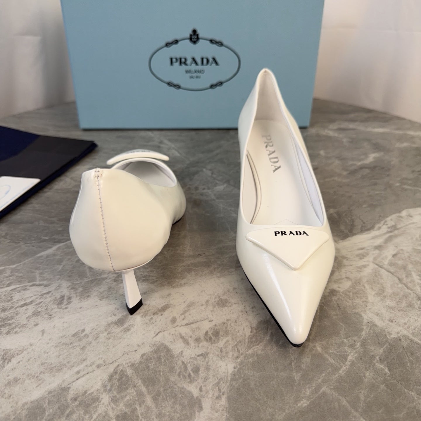 PRADA 25S POINTED-TOE HIGH HEELS 55 MM IN WHITE GLOSSY LAMBSKIN - 34