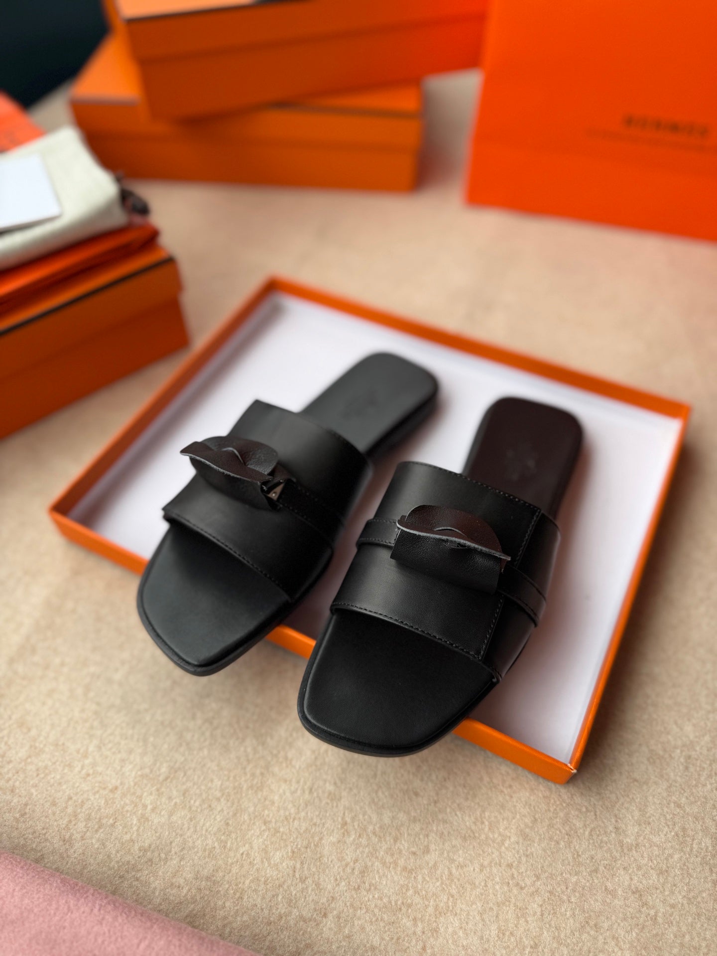 0RAN SANDALS IN BLACK CALFSKIN - 34